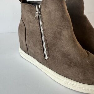 Madden Girl Women’s 7M Suede Wedge Sneaker Ankle Bootie Zip Brown